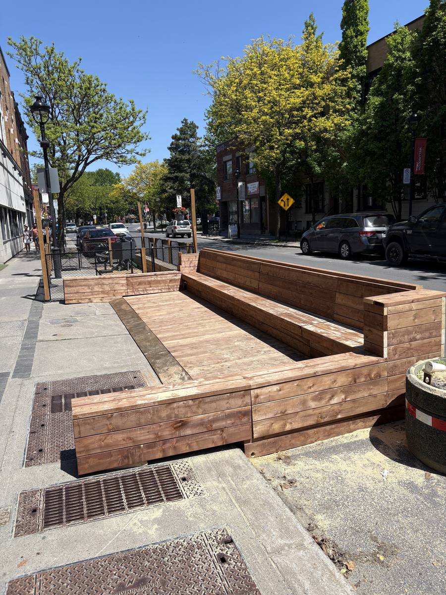 Custom outdoor wood carpentry and built-in seating by Tandem Projects